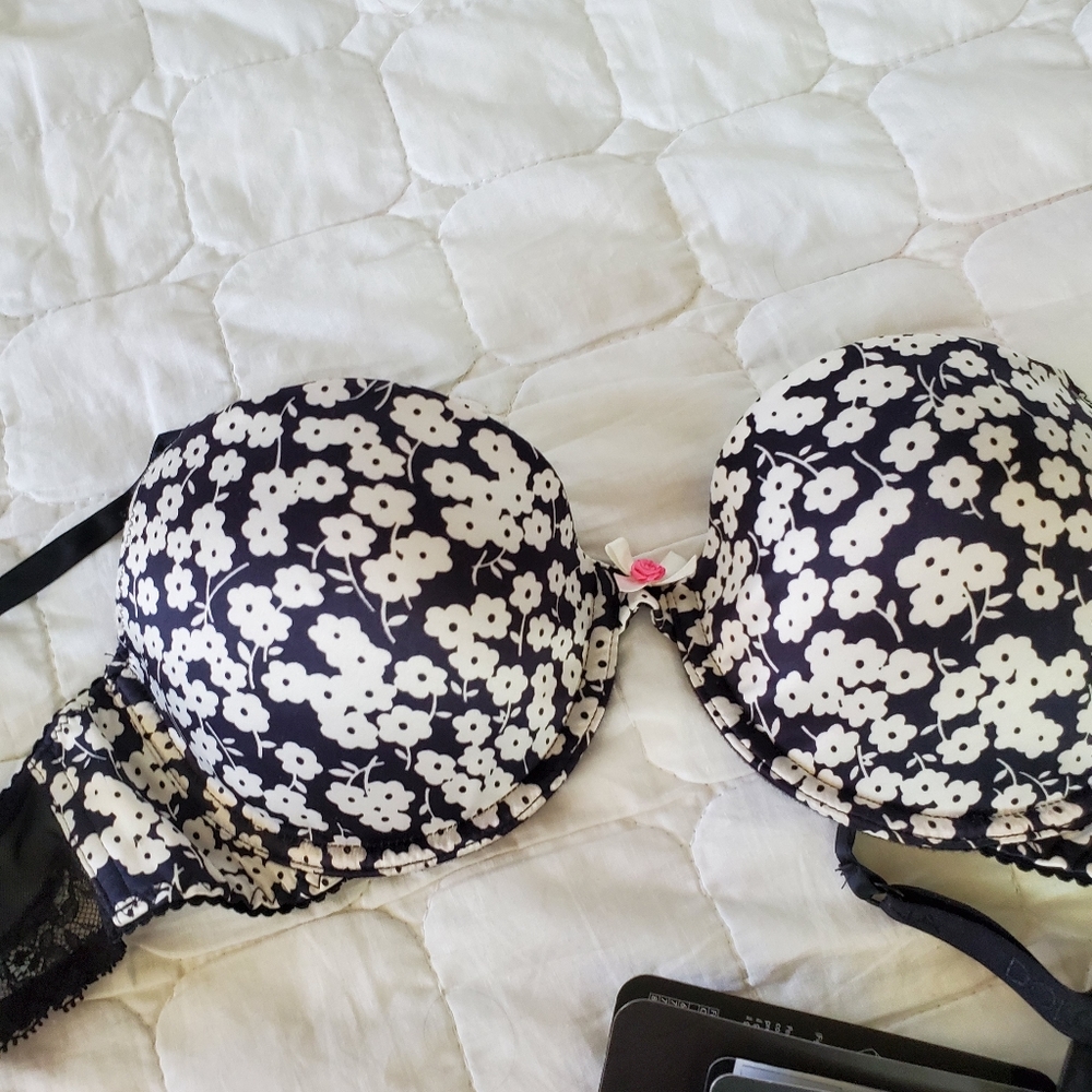 New D&G bras - Picture 11 of 11